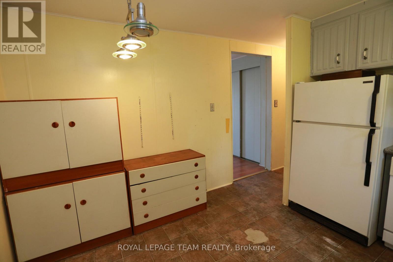 3 Fringewood Drive, Ottawa, Ontario  K2S 1T1 - Photo 11 - X12340076