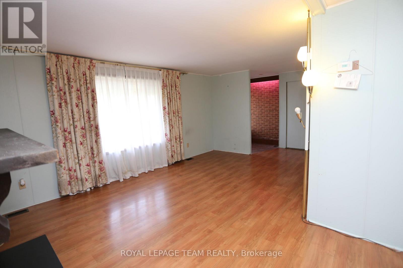 3 Fringewood Drive, Ottawa, Ontario  K2S 1T1 - Photo 5 - X12340076