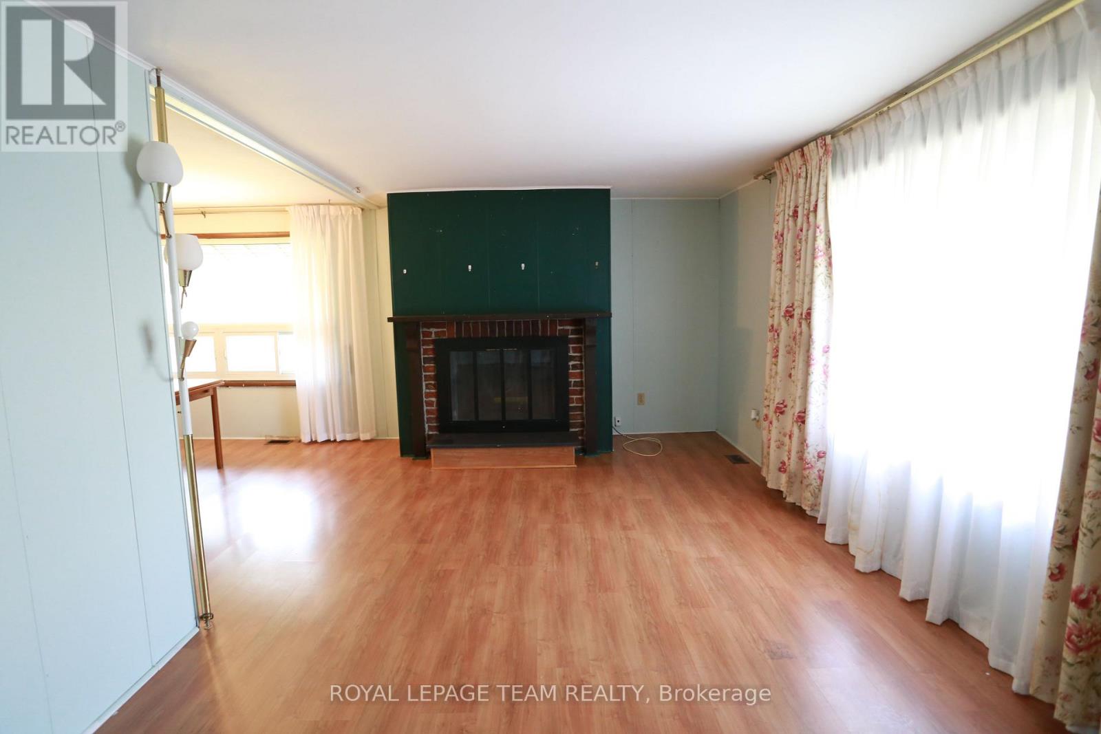 3 Fringewood Drive, Ottawa, Ontario  K2S 1T1 - Photo 3 - X12340076