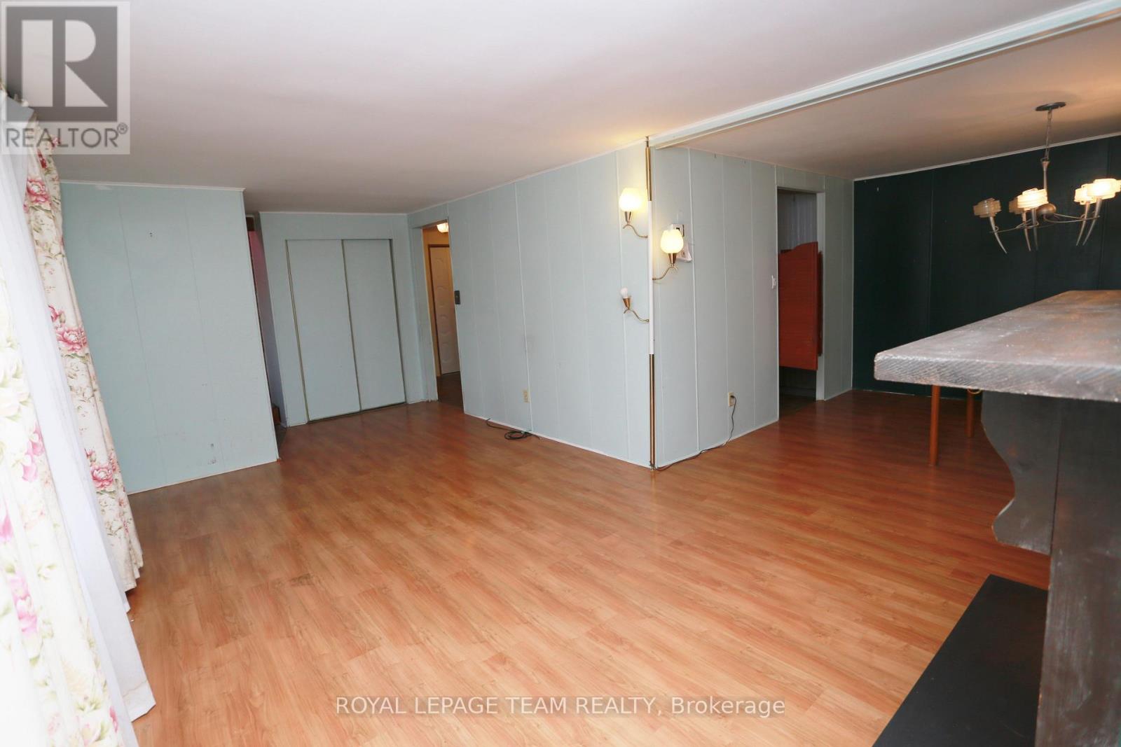 3 Fringewood Drive, Ottawa, Ontario  K2S 1T1 - Photo 4 - X12340076