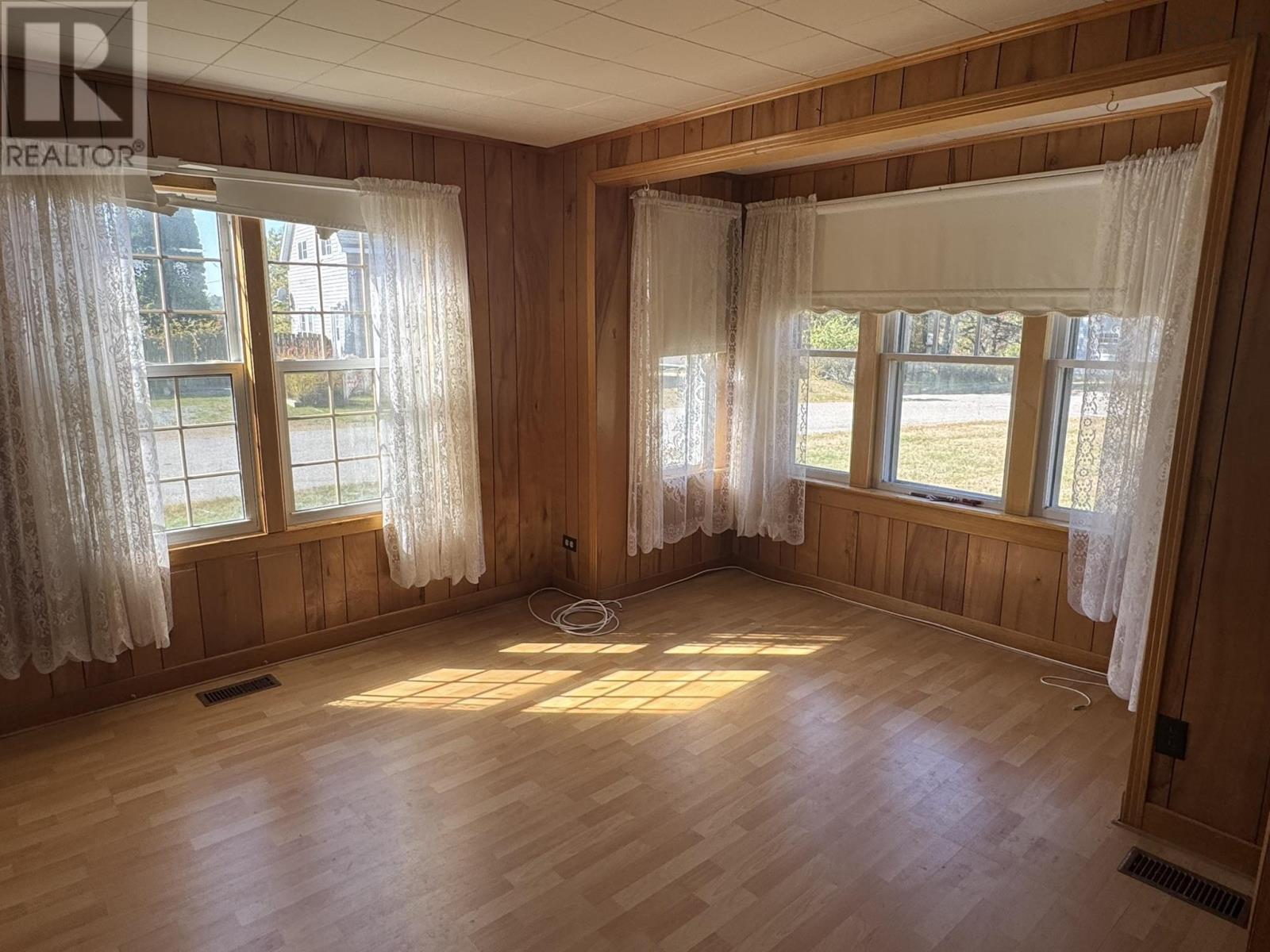 59 Transvaal Street, Shelburne, Nova Scotia B0T 1W0 - Photo 9 - 202525320