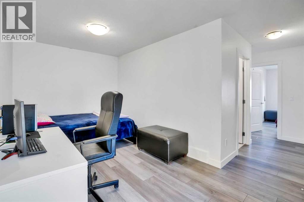 1449 Bayview Point Sw, Airdrie, Alberta  T4B 3N8 - Photo 8 - A2260300