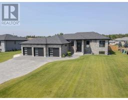 2111 Magnolia DR, Thunder Bay, Ontario
