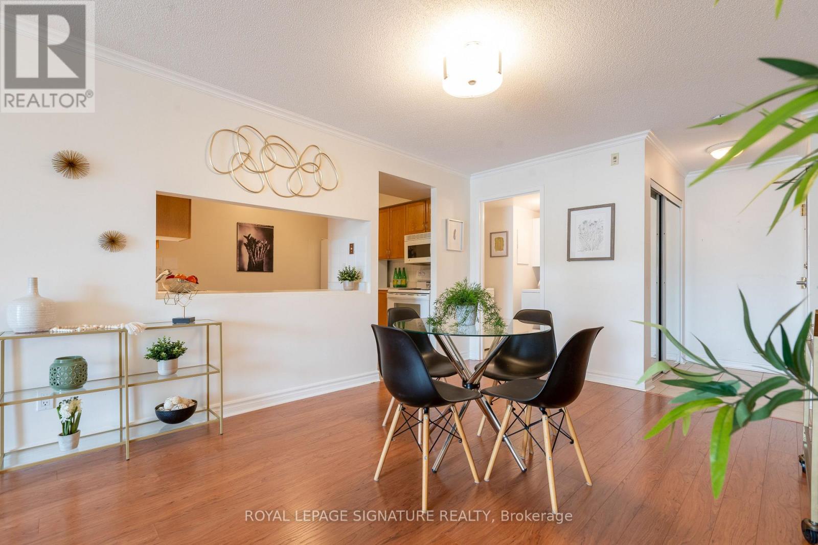 206 - 356 Mcrae Drive, Toronto, Ontario  M4G 4G4 - Photo 9 - C12444238