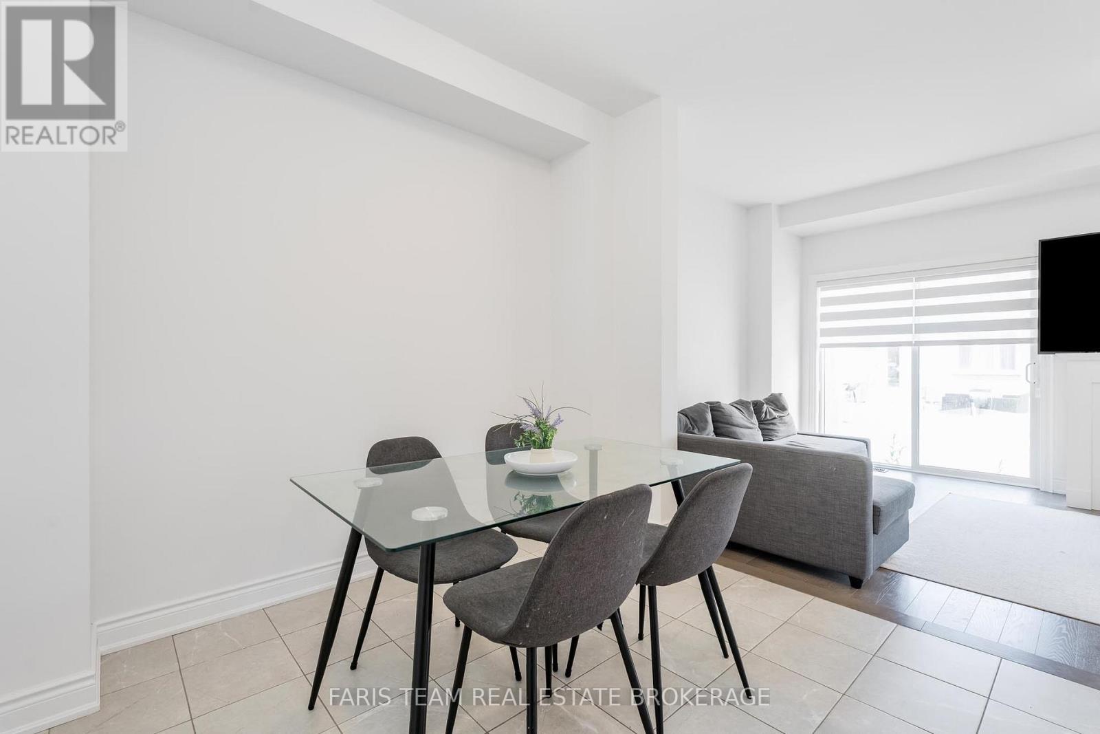 7 Lisa Street, Wasaga Beach, Ontario  L9Z 0K9 - Photo 8 - S12484018