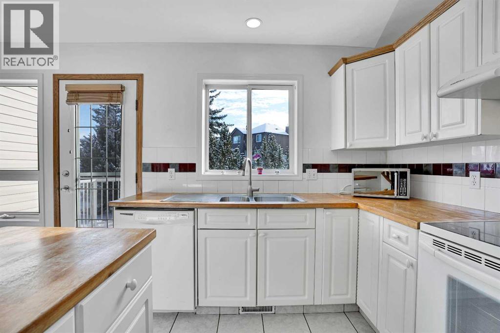 46 Somerset Close Sw, Calgary, Alberta  T2Y 3C5 - Photo 11 - A2273988