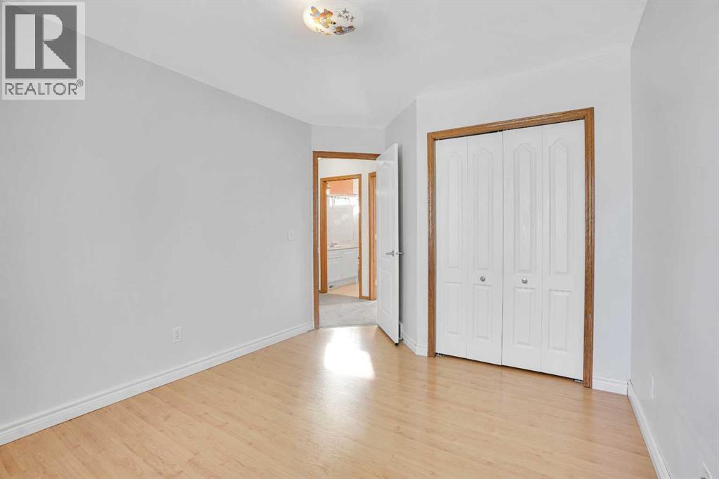 46 Somerset Close Sw, Calgary, Alberta  T2Y 3C5 - Photo 32 - A2273988