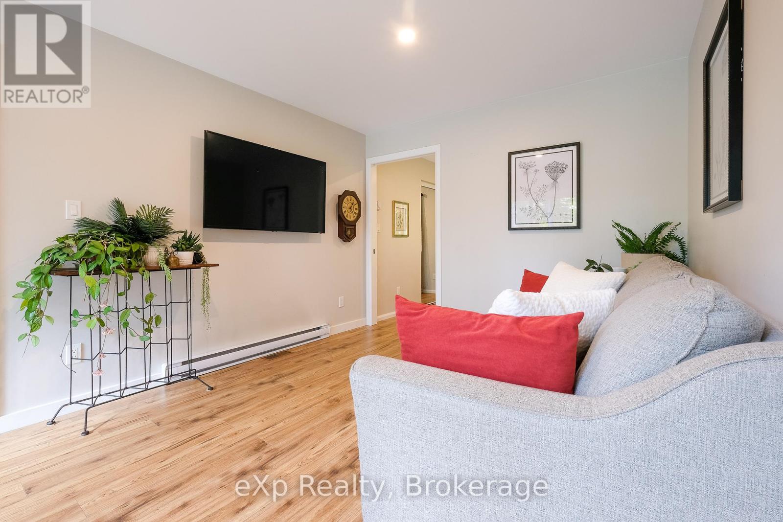 442625 Concession Road 21, Georgian Bluffs, Ontario N0H 2T0 - Photo 19 - X12432768