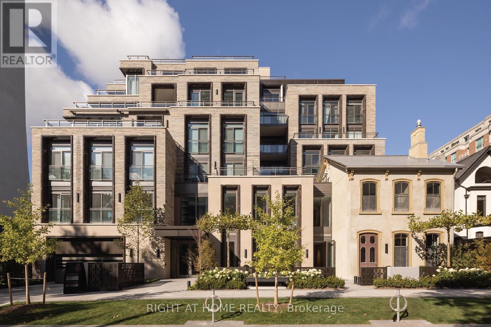 302 - 10 PRINCE ARTHUR AVENUE, Toronto, Ontario