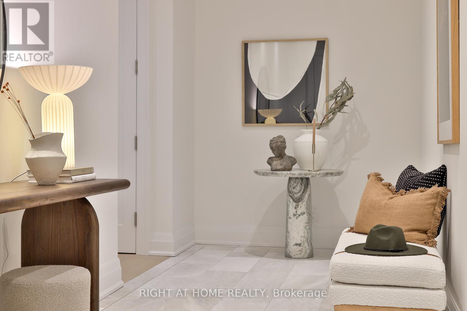 302 - 10 Prince Arthur Avenue, Toronto, Ontario  M5R 1A9 - Photo 2 - C12612620