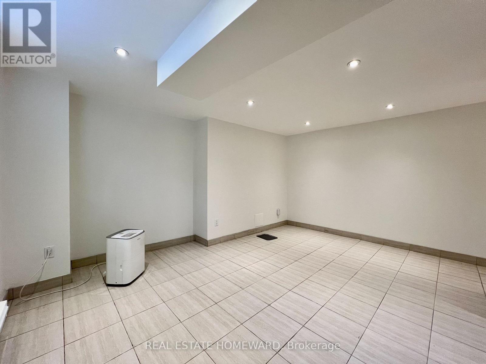 Lower - 220 Pape Avenue, Toronto, Ontario  M4M 2V8 - Photo 13 - E12612668