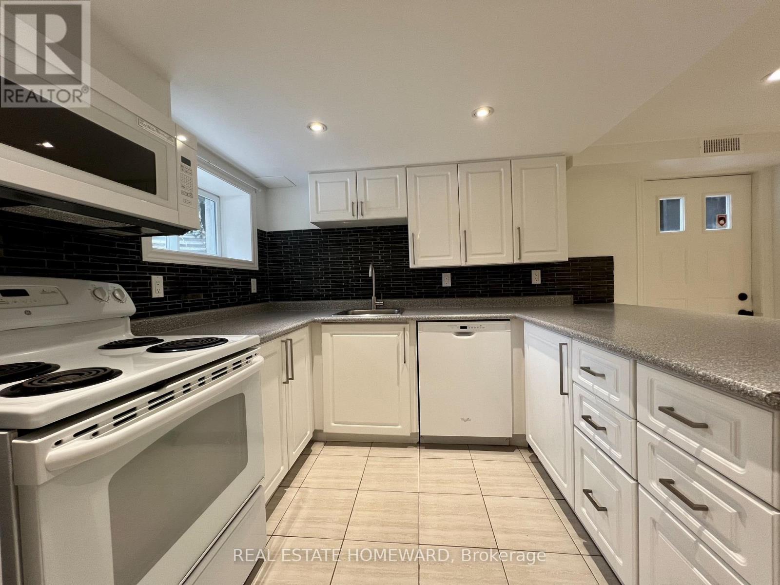 Lower - 220 Pape Avenue, Toronto, Ontario  M4M 2V8 - Photo 5 - E12612668