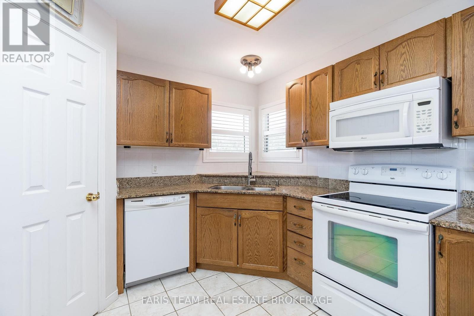 30 Indiana Avenue, Wasaga Beach, Ontario  L9Z 3A8 - Photo 10 - S12491360