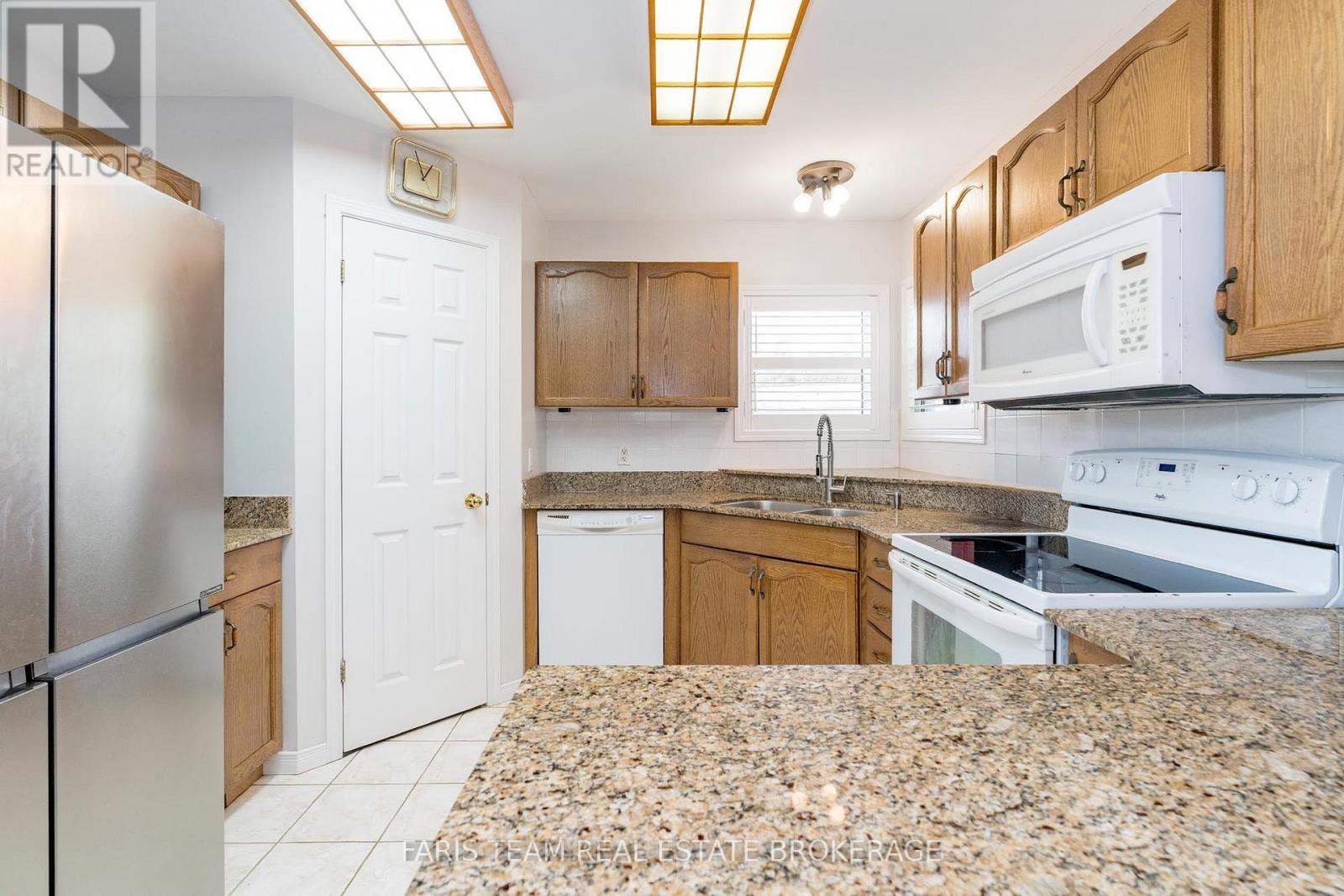 30 Indiana Avenue, Wasaga Beach, Ontario  L9Z 3A8 - Photo 8 - S12491360