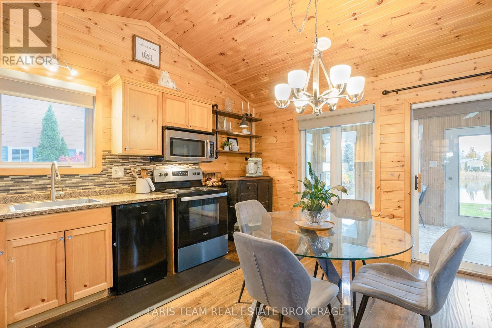 12 Cabin Crescent, Wasaga Beach, Ontario  L9Z 1X7 - Photo 11 - S12527892