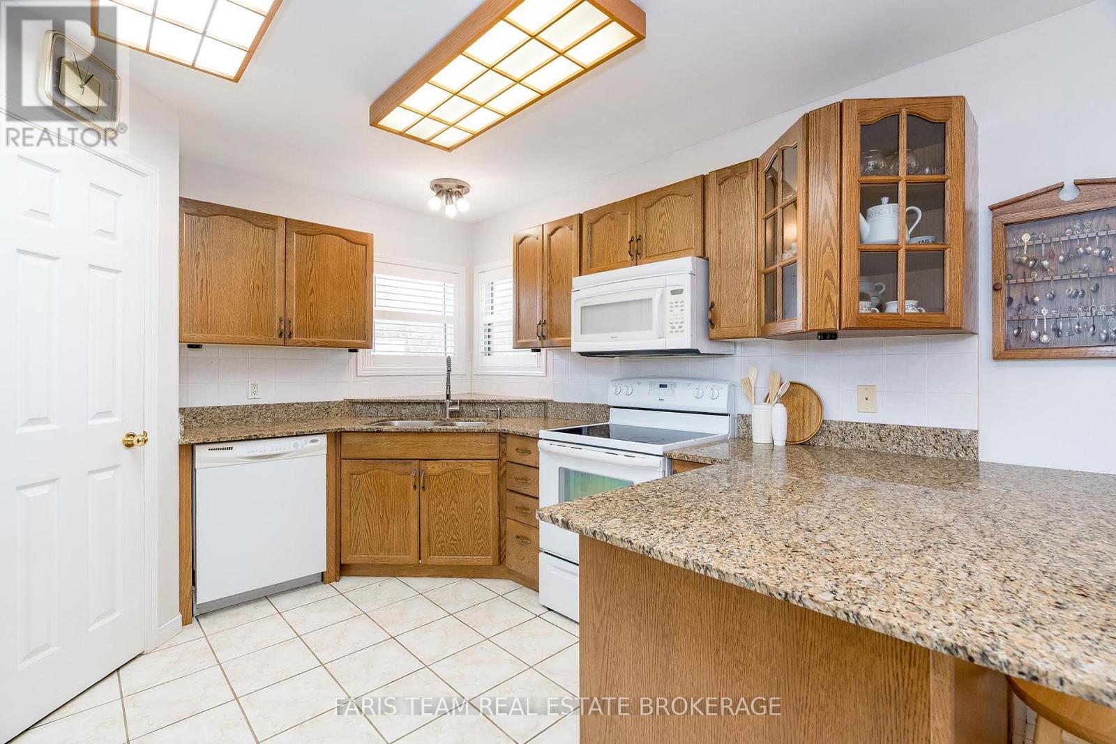 30 Indiana Avenue, Wasaga Beach, Ontario  L9Z 3A8 - Photo 9 - S12491360