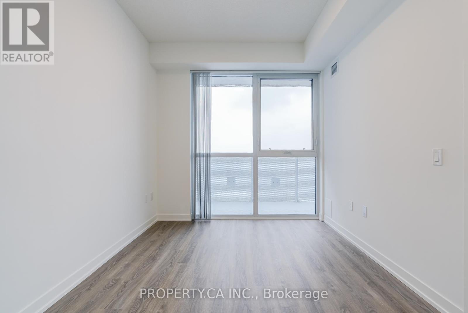 4010 - 8 Interchange Way, Vaughan, Ontario  L4K 5Z7 - Photo 11 - N12612612