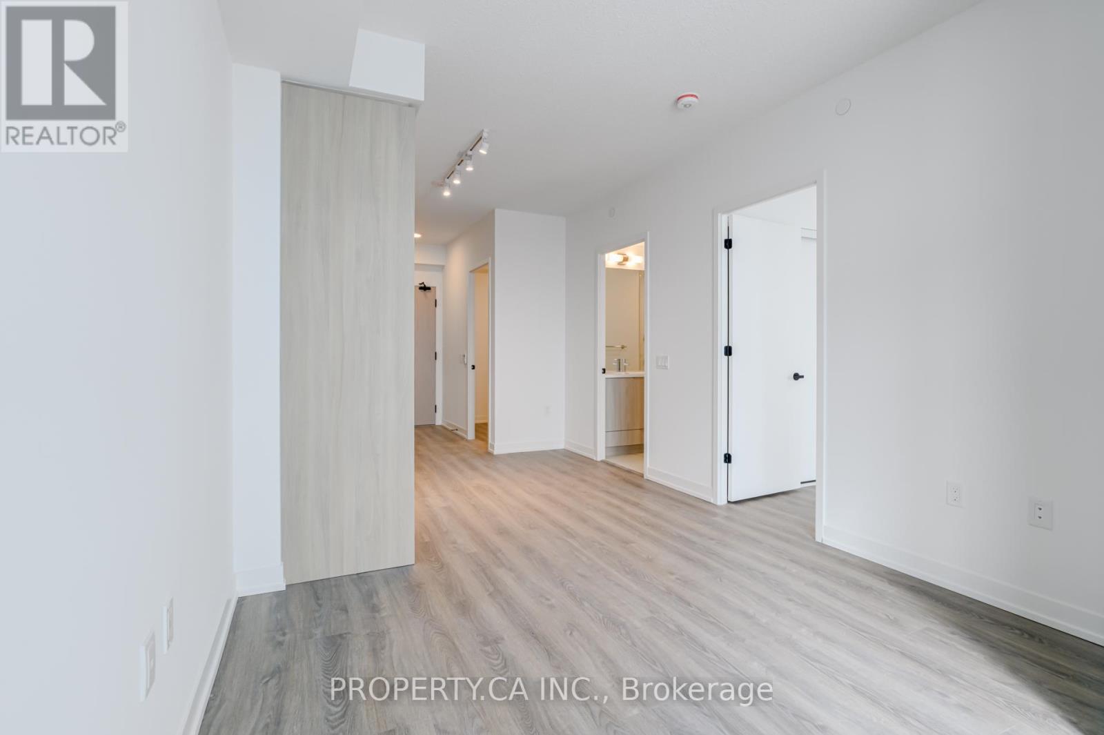 4010 - 8 Interchange Way, Vaughan, Ontario  L4K 5Z7 - Photo 15 - N12612612