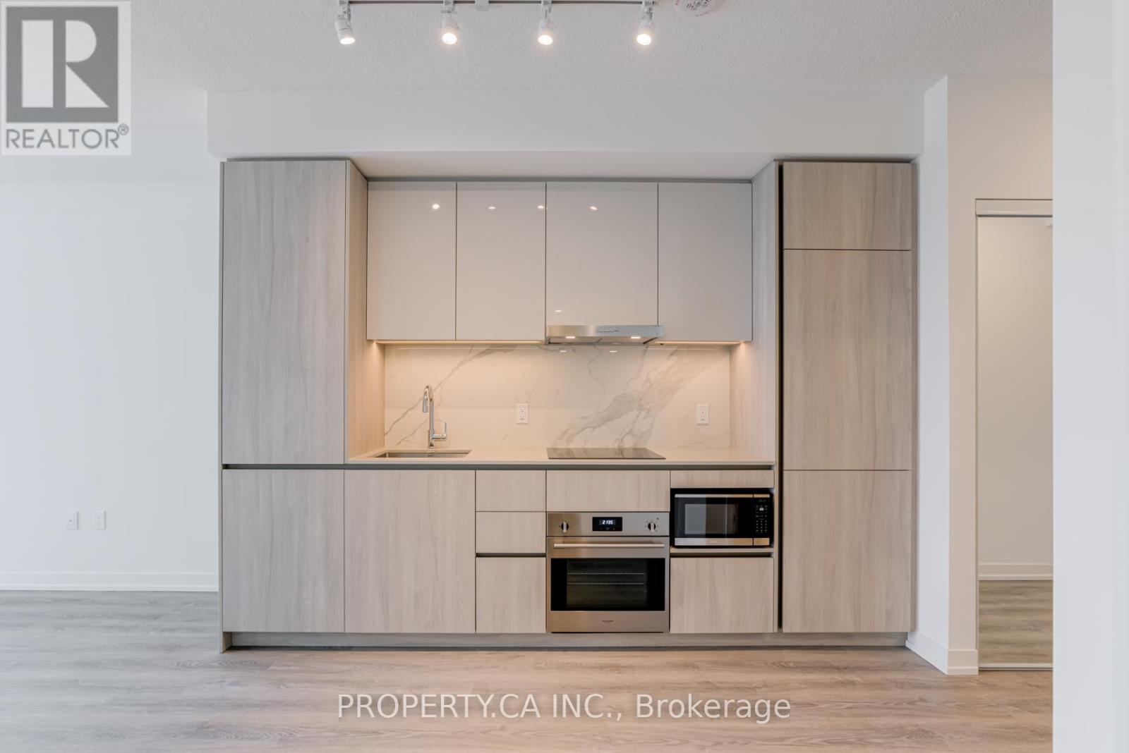 4010 - 8 Interchange Way, Vaughan, Ontario  L4K 5Z7 - Photo 2 - N12612612