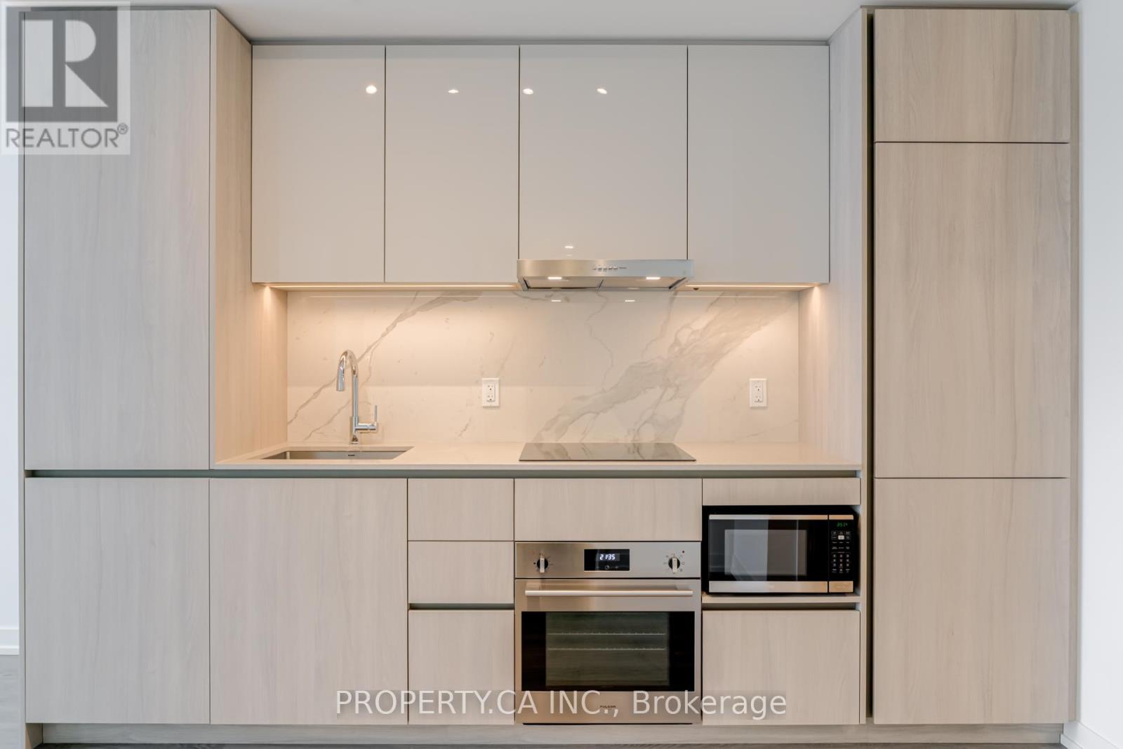 4010 - 8 Interchange Way, Vaughan, Ontario  L4K 5Z7 - Photo 3 - N12612612