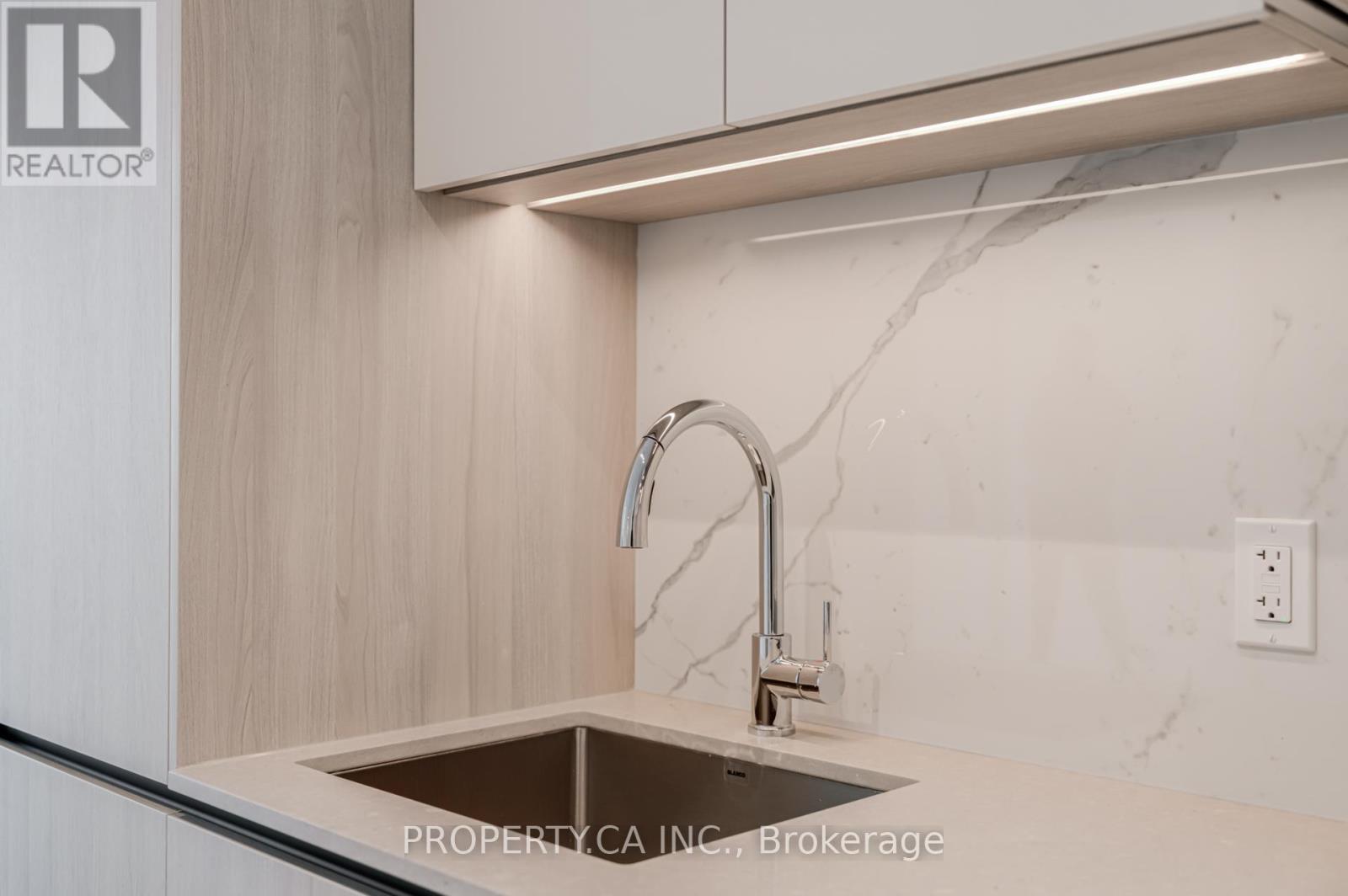 4010 - 8 Interchange Way, Vaughan, Ontario  L4K 5Z7 - Photo 4 - N12612612