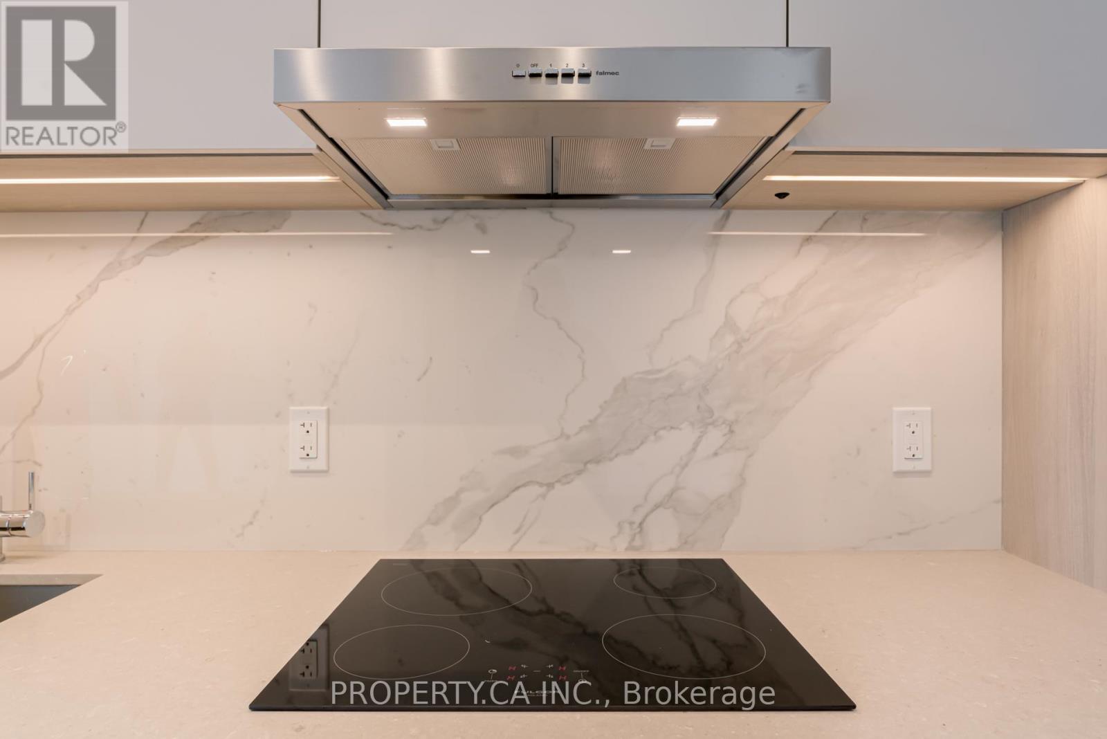 4010 - 8 Interchange Way, Vaughan, Ontario  L4K 5Z7 - Photo 5 - N12612612