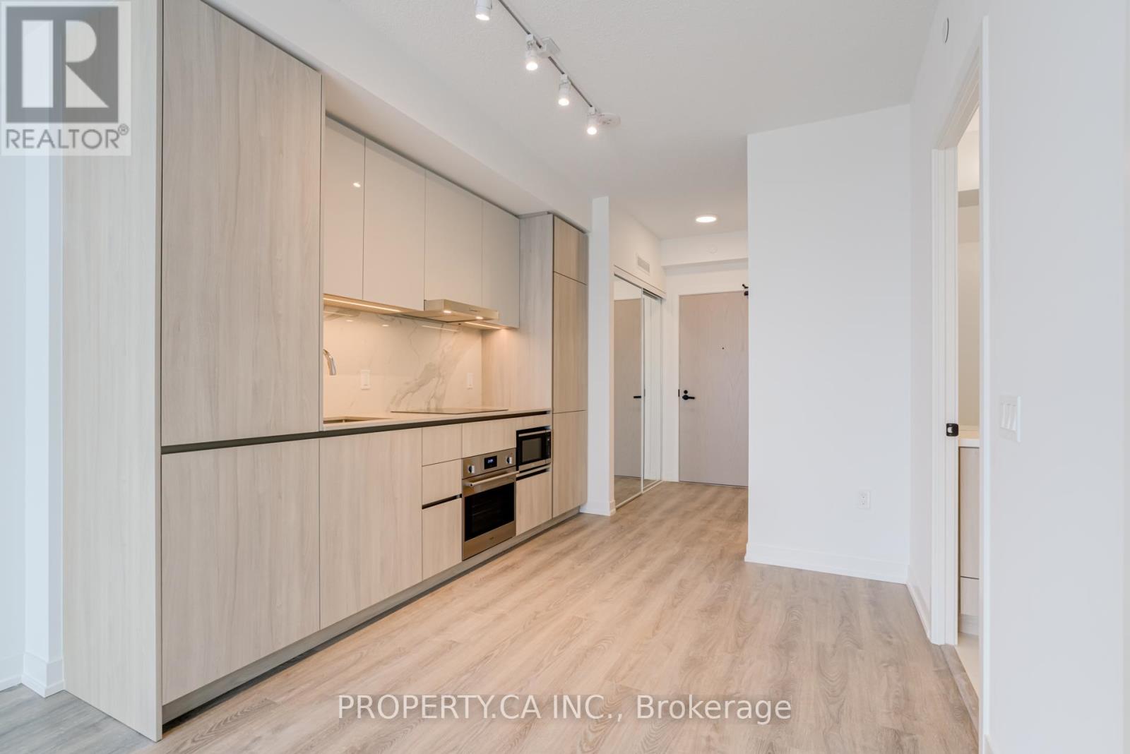 4010 - 8 Interchange Way, Vaughan, Ontario  L4K 5Z7 - Photo 6 - N12612612