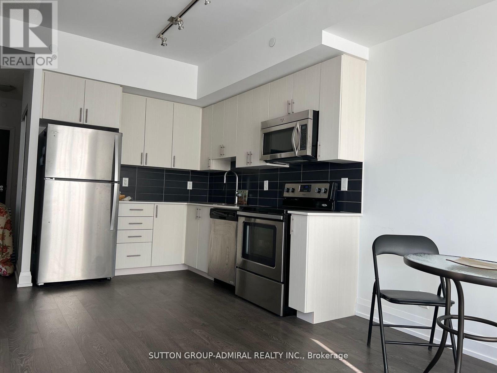 319 - 7900 Bathurst Street, Vaughan (Beverley Glen), Ontario  L4J 0E1 - Photo 2 - N12612656