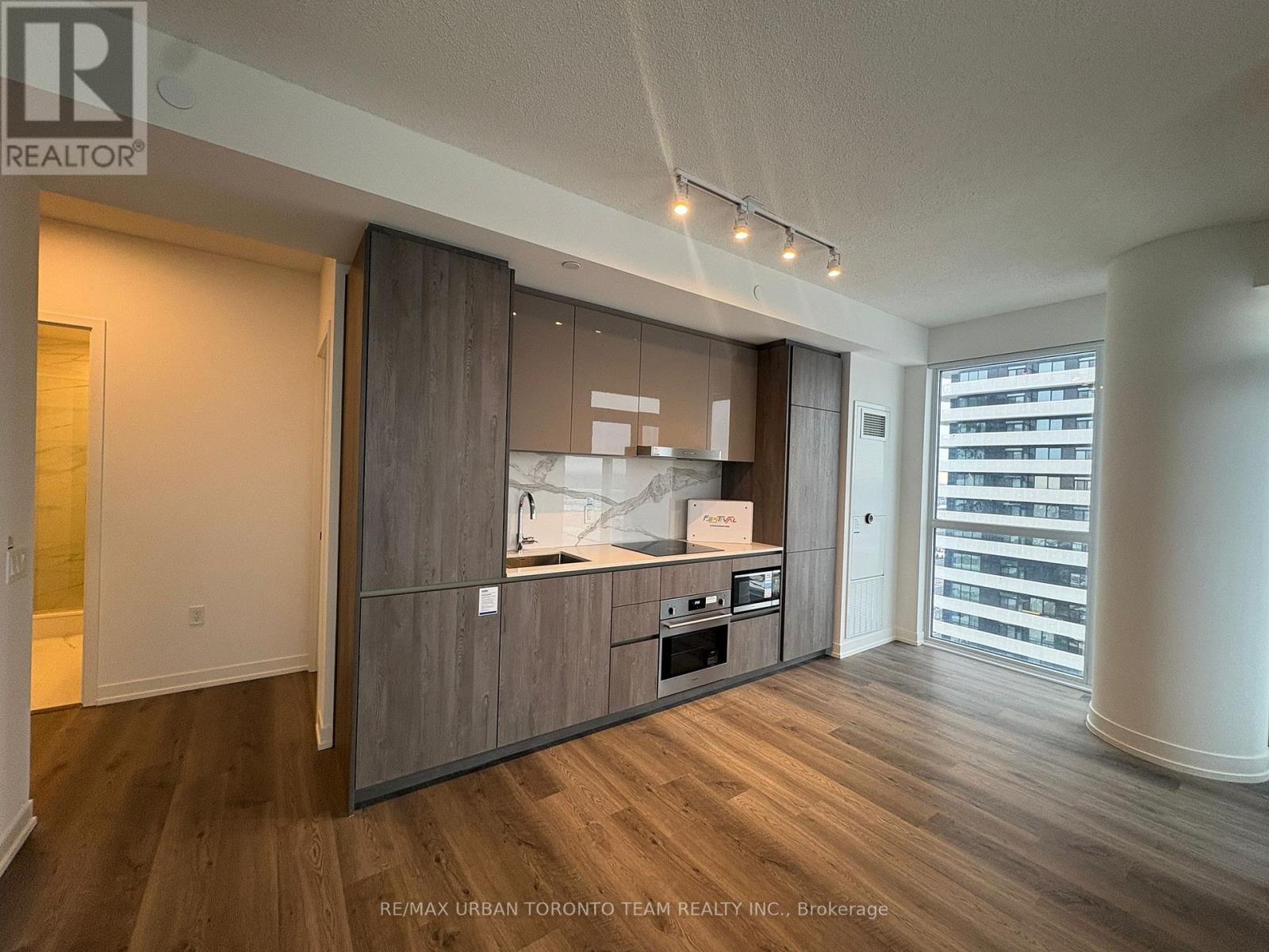 4002 - 8 Interchange Way, Vaughan, Ontario  L4K 5Z7 - Photo 4 - N12612688