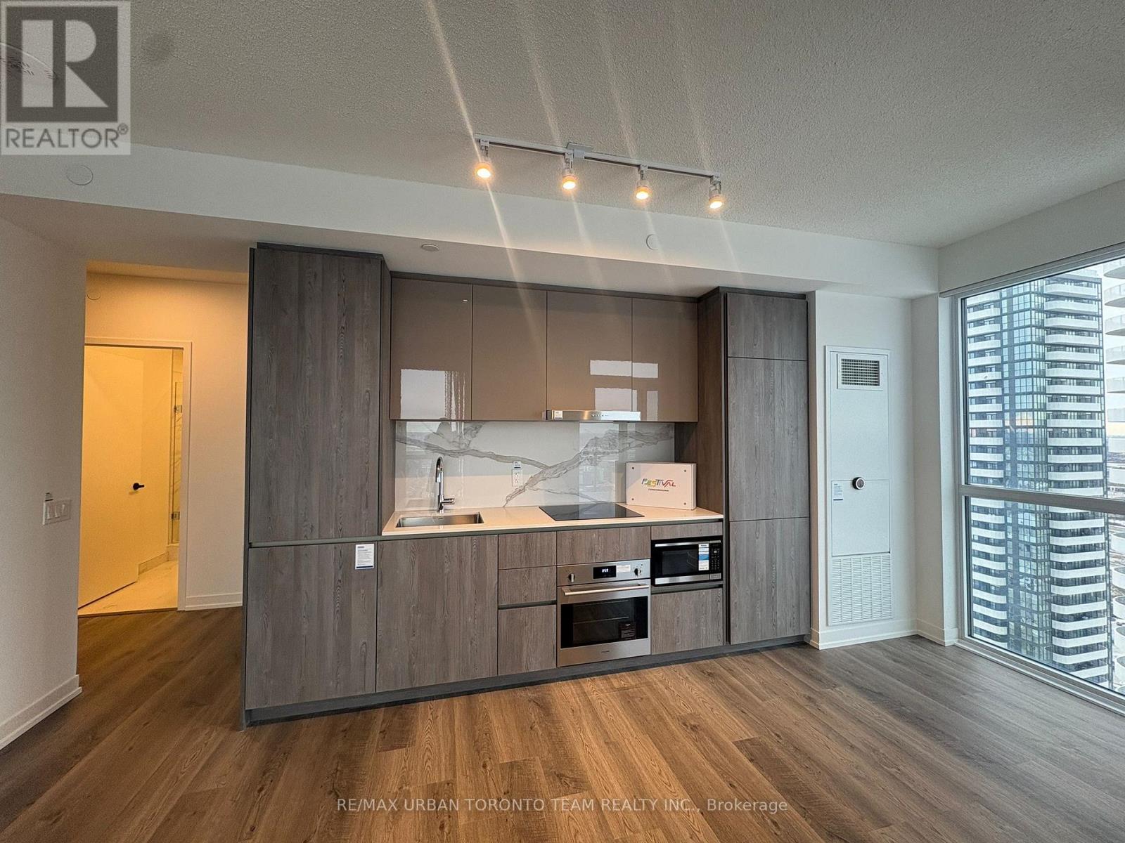 4002 - 8 Interchange Way, Vaughan, Ontario  L4K 5Z7 - Photo 5 - N12612688