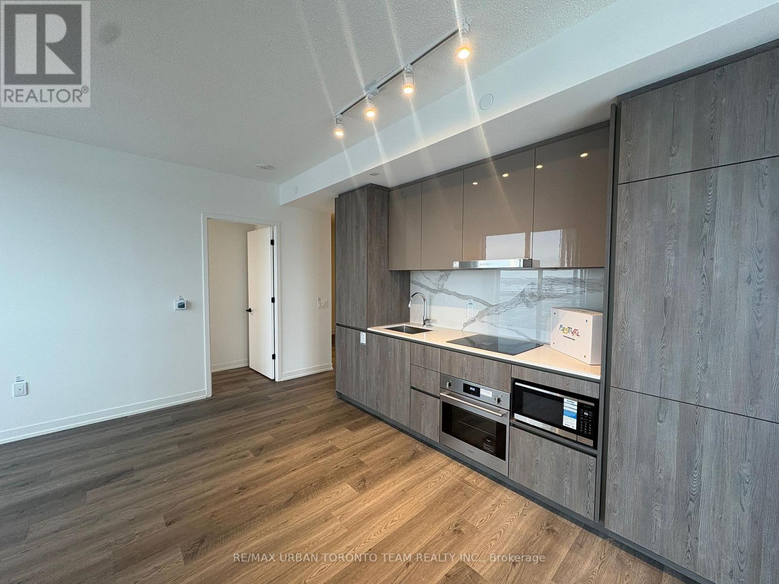 4002 - 8 Interchange Way, Vaughan, Ontario  L4K 5Z7 - Photo 6 - N12612688