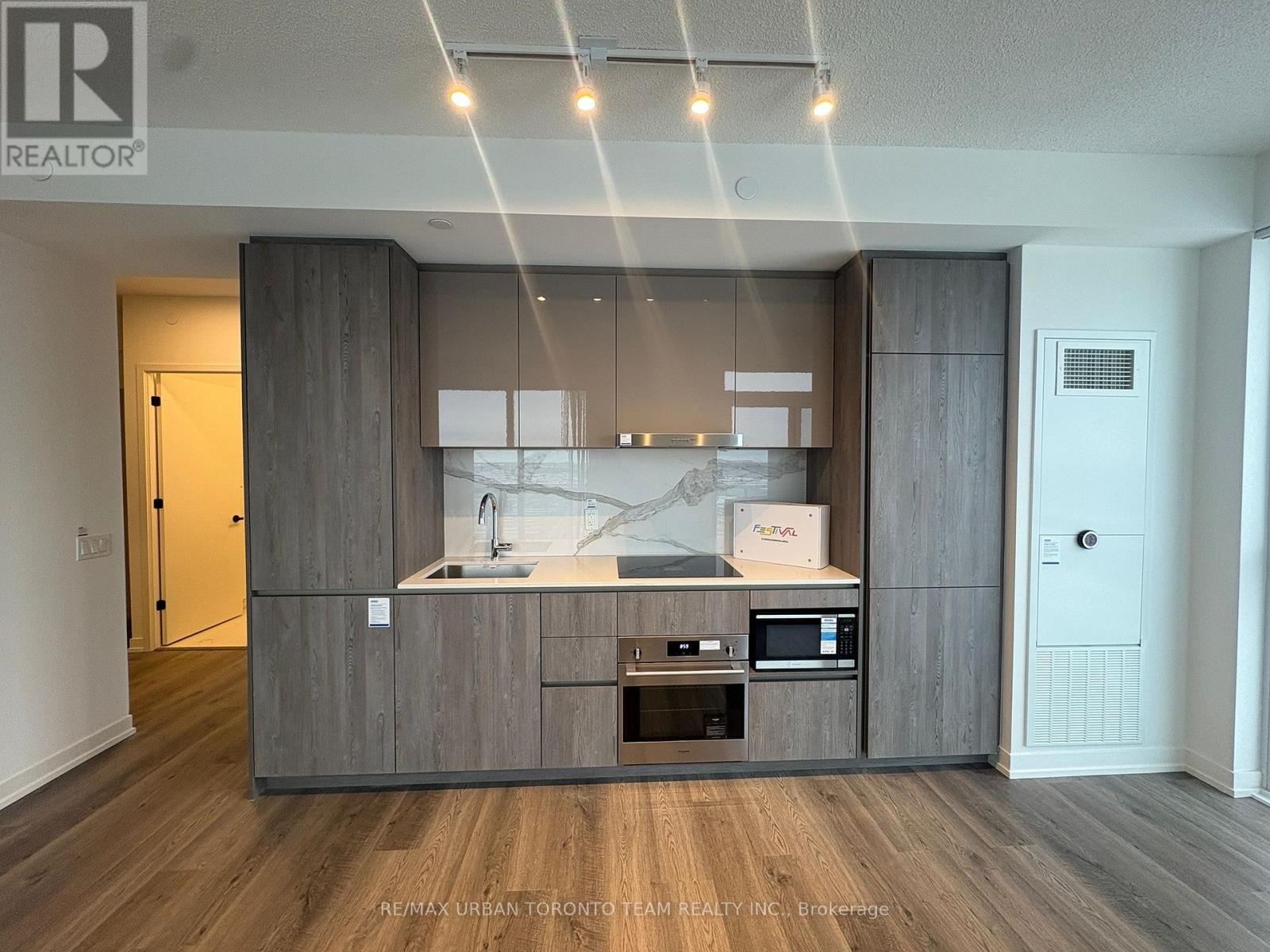 4002 - 8 Interchange Way, Vaughan, Ontario  L4K 5Z7 - Photo 7 - N12612688