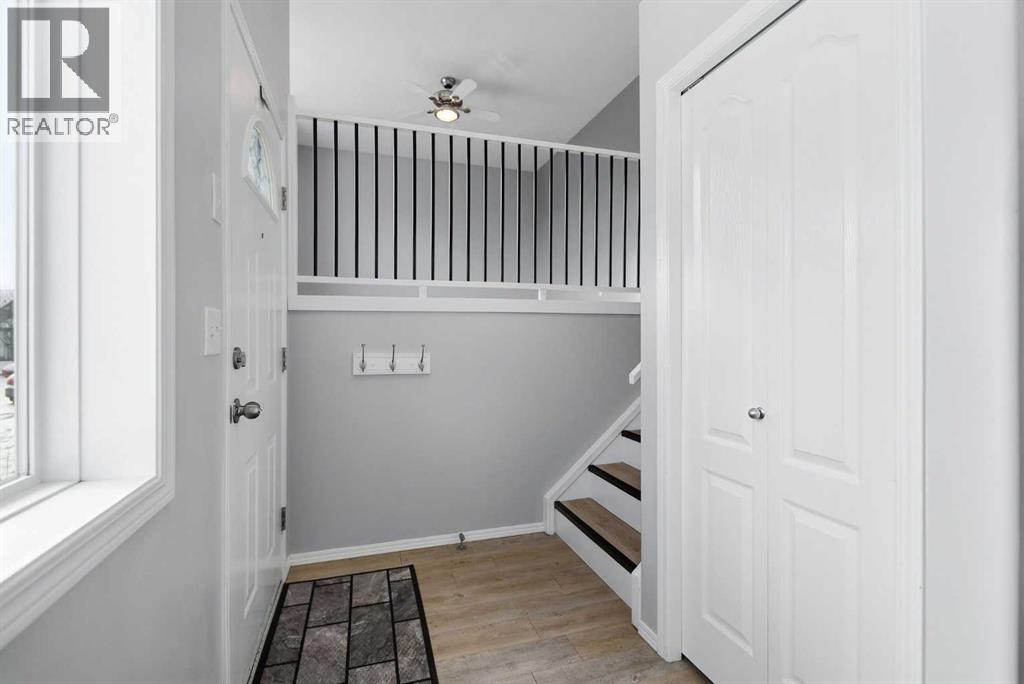 256 Deschner Close, Red Deer, Alberta T4R 3C2 - Photo 4 - A2272429