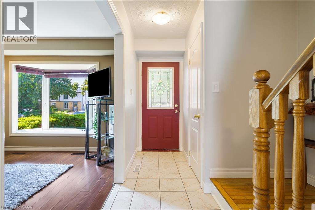 10 Glen Eden Court, Hamilton, Ontario  L9C 6H6 - Photo 3 - 40793033