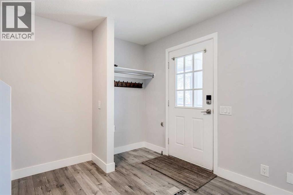 16 Queen Anne Close Se, Calgary, Alberta  T2J 6N6 - Photo 3 - A2273800