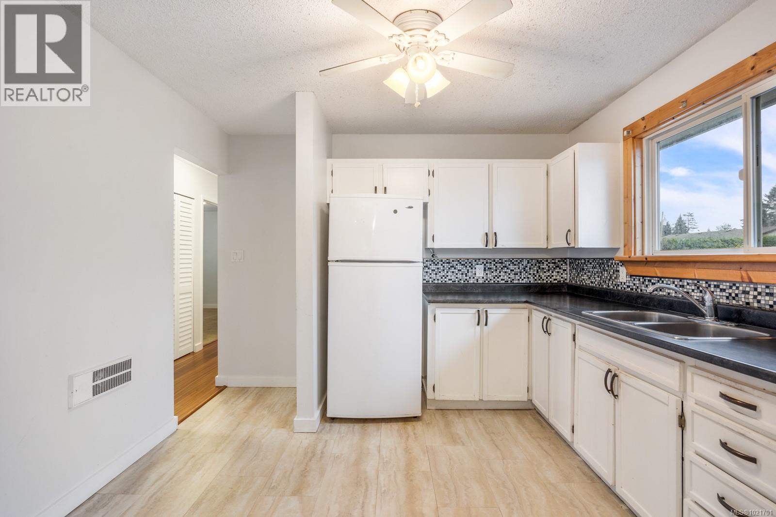 2295 Fitzgerald Ave, Courtenay, British Columbia  V9N 6J4 - Photo 7 - 1021701