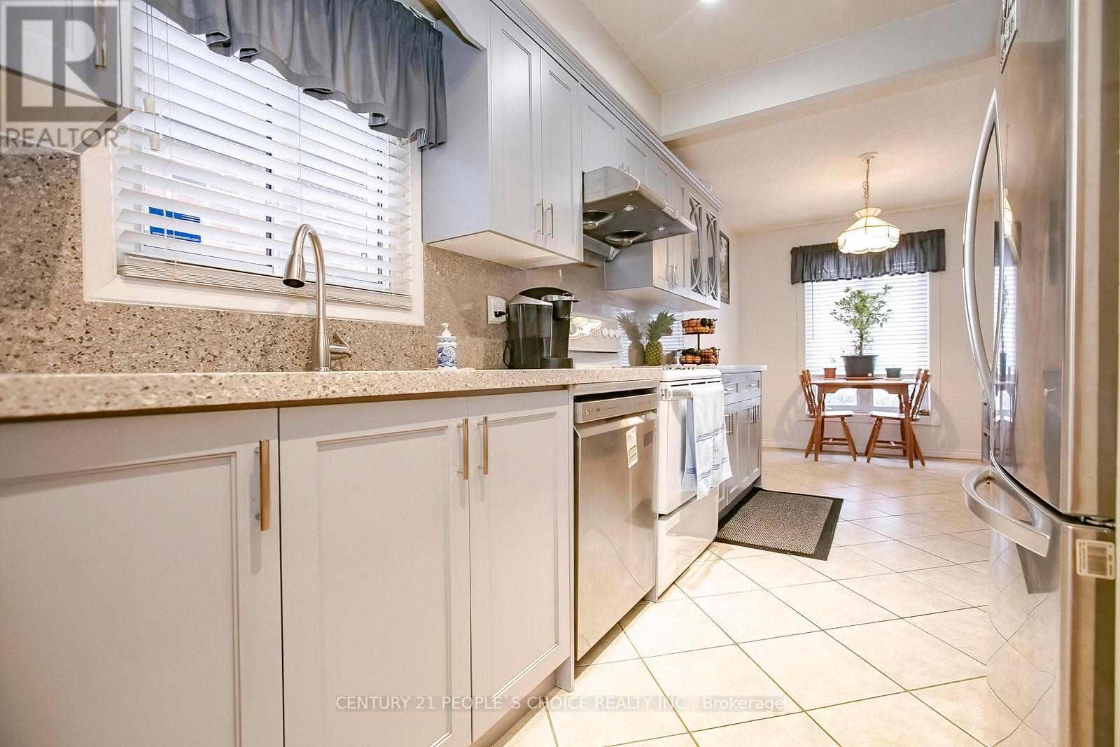 17 Ashurst Crescent, Brampton, Ontario  L6V 3N6 - Photo 12 - W12612642