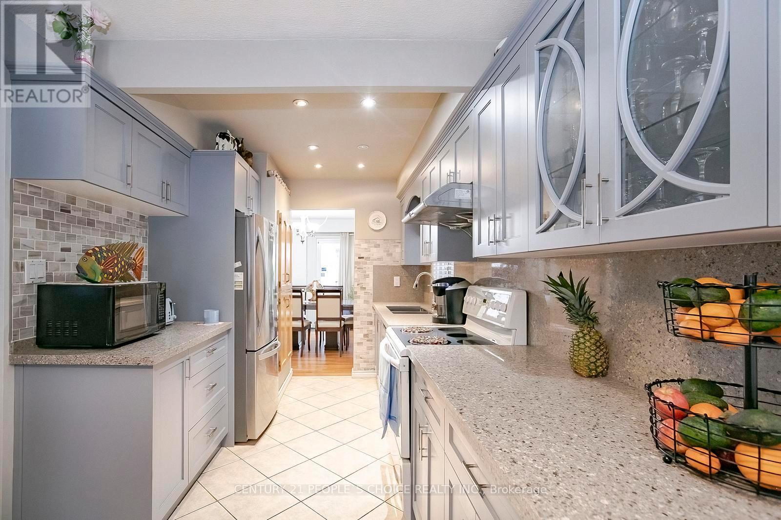 17 Ashurst Crescent, Brampton, Ontario  L6V 3N6 - Photo 15 - W12612642