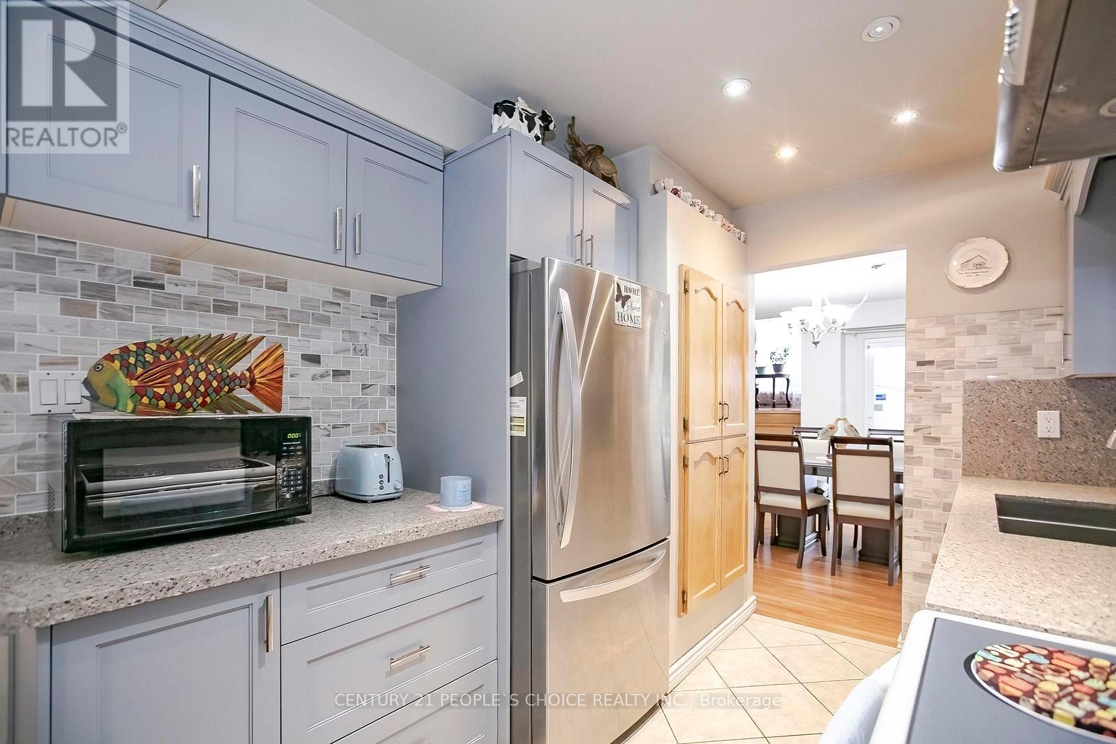 17 Ashurst Crescent, Brampton, Ontario  L6V 3N6 - Photo 16 - W12612642