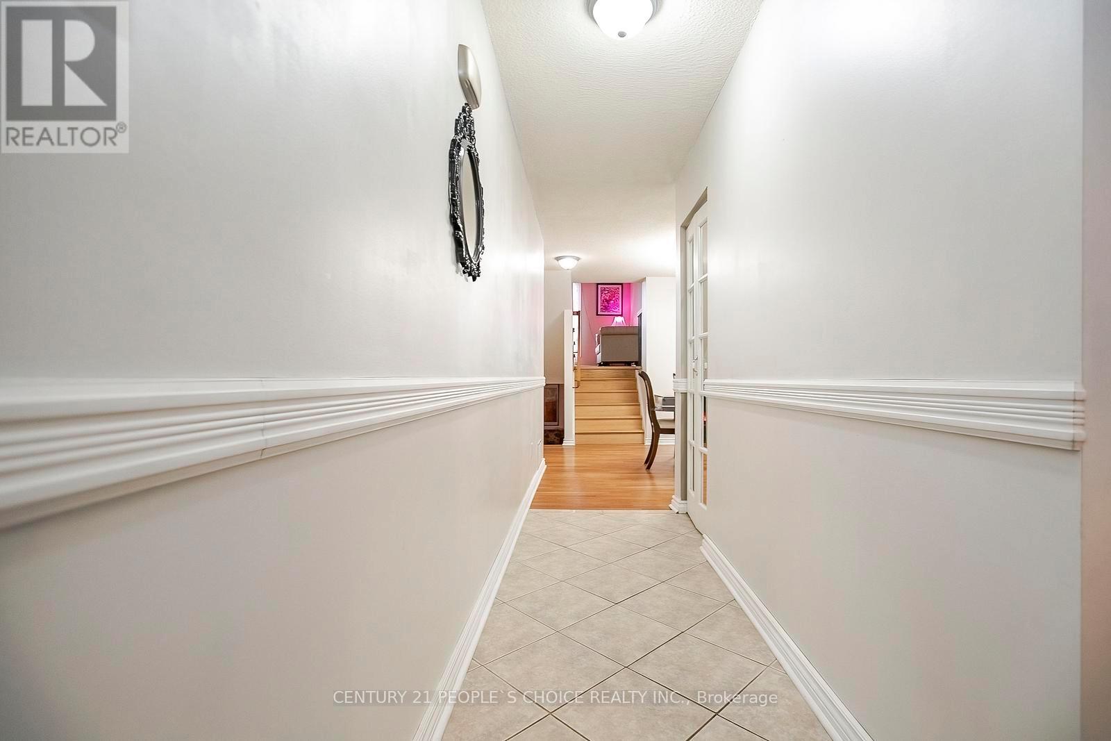 17 Ashurst Crescent, Brampton, Ontario  L6V 3N6 - Photo 7 - W12612642