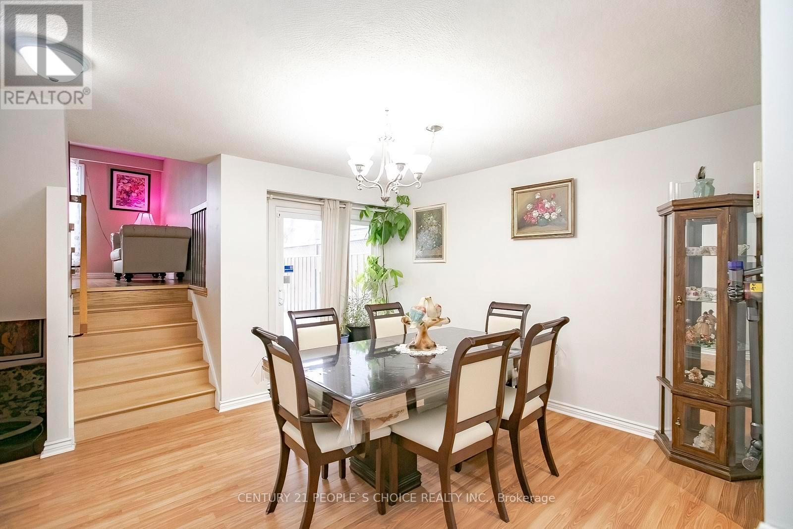 17 Ashurst Crescent, Brampton, Ontario  L6V 3N6 - Photo 8 - W12612642