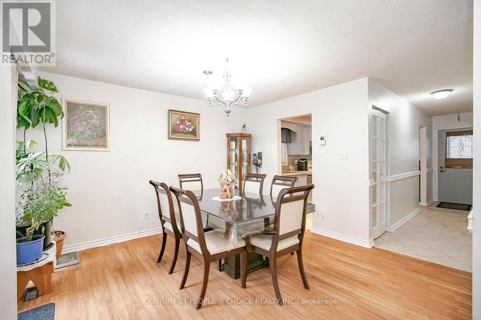 17 Ashurst Crescent, Brampton, Ontario  L6V 3N6 - Photo 9 - W12612642