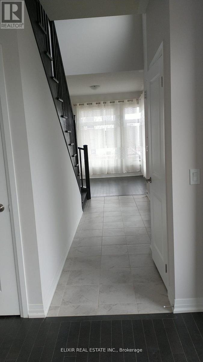 3 Weylie Street E, Hamilton (Mount Hope), Ontario  L0R 1W0 - Photo 11 - X12612600