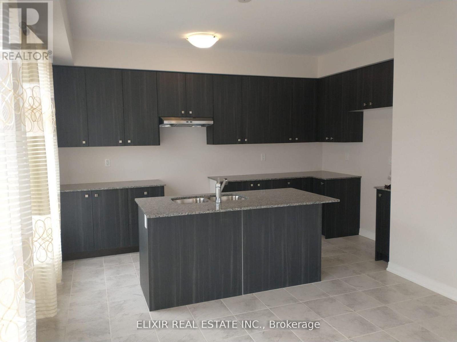 3 Weylie Street E, Hamilton (Mount Hope), Ontario  L0R 1W0 - Photo 7 - X12612600