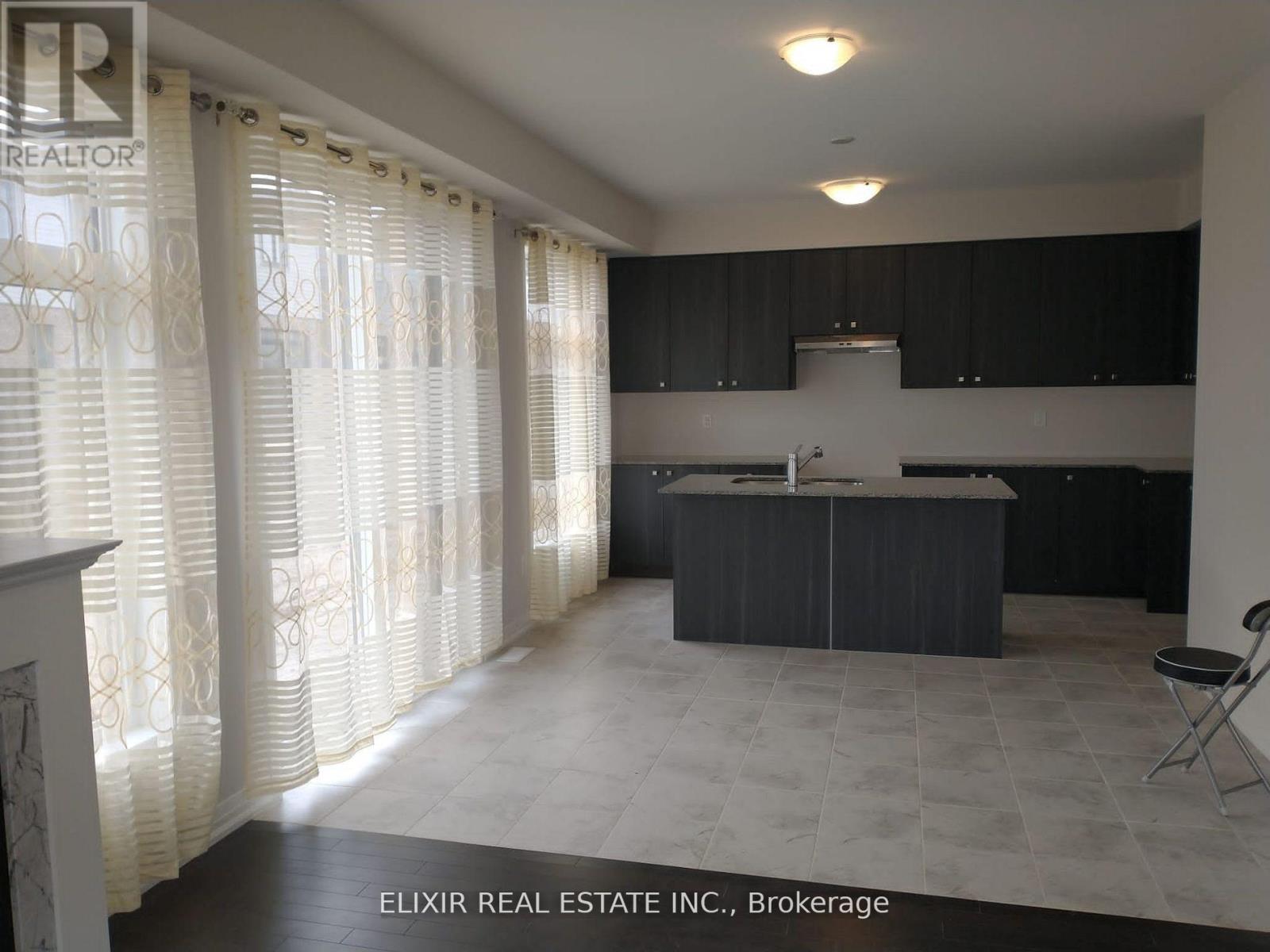 3 Weylie Street E, Hamilton (Mount Hope), Ontario  L0R 1W0 - Photo 8 - X12612600