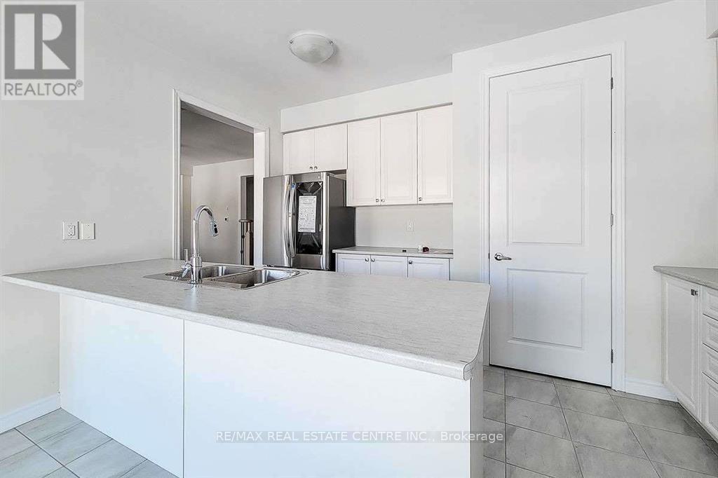 23 Hawick Crescent, Haldimand, Ontario  N3W 0G6 - Photo 11 - X12612614