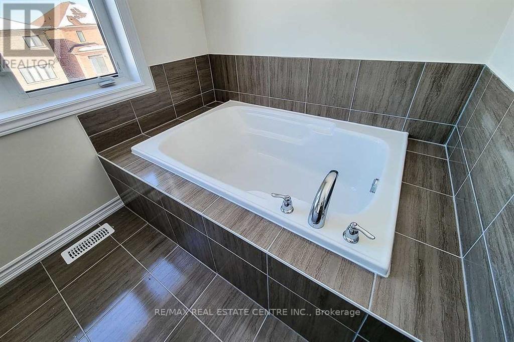 23 Hawick Crescent, Haldimand, Ontario  N3W 0G6 - Photo 20 - X12612614