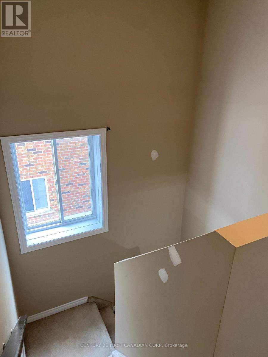 811 Silverfox Crescent, London North, Ontario  N6G 0K2 - Photo 14 - X12539376