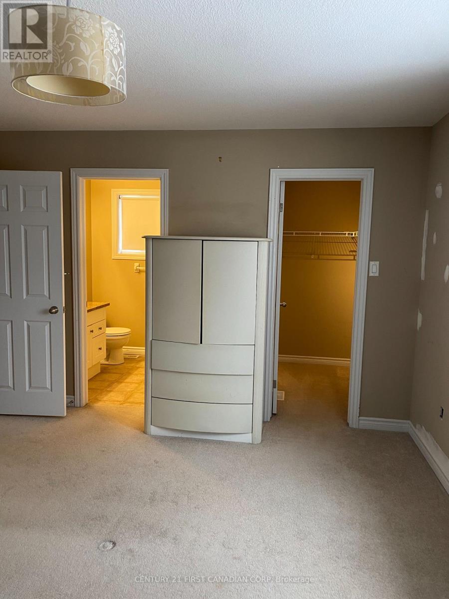 811 Silverfox Crescent, London North, Ontario  N6G 0K2 - Photo 12 - X12539376