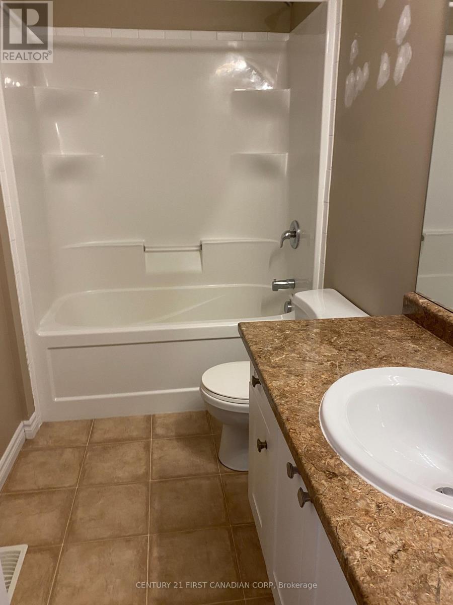 811 Silverfox Crescent, London North, Ontario  N6G 0K2 - Photo 9 - X12539376